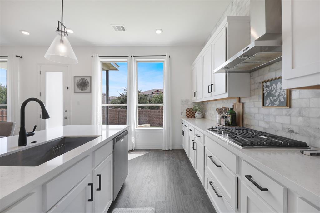 2176 Spencer Lane Carrollton, TX 75010 - Photo 4 of 33