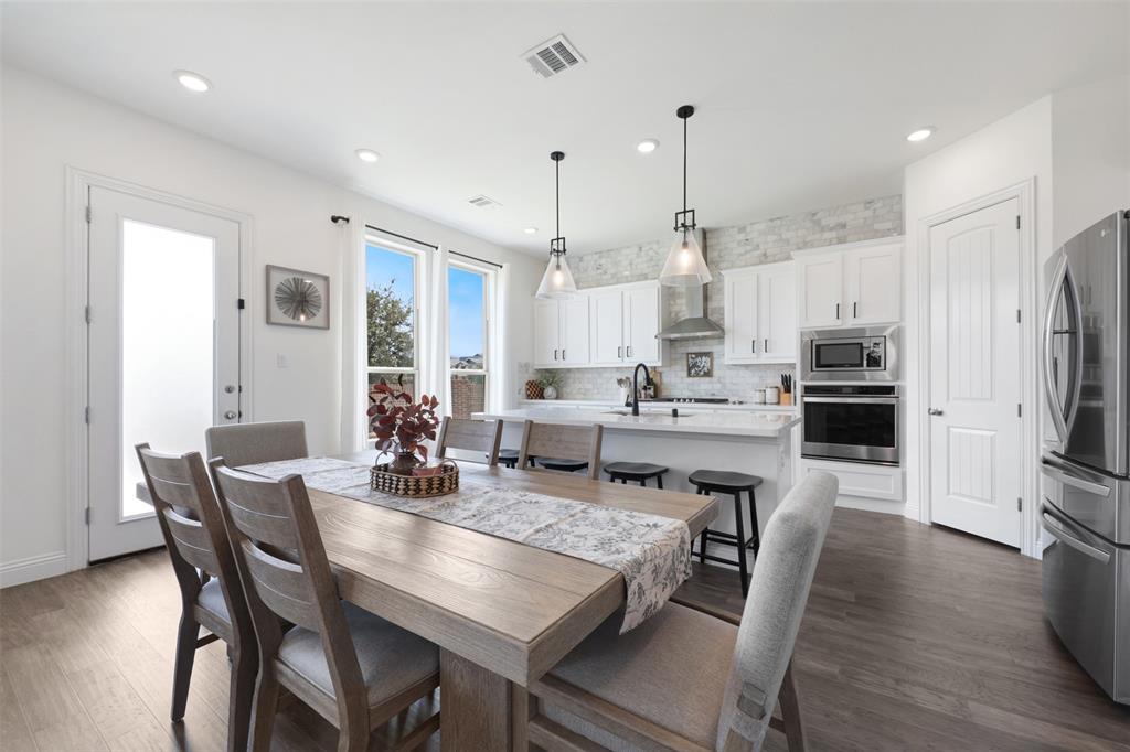 2176 Spencer Lane Carrollton, TX 75010 - Photo 6 of 33