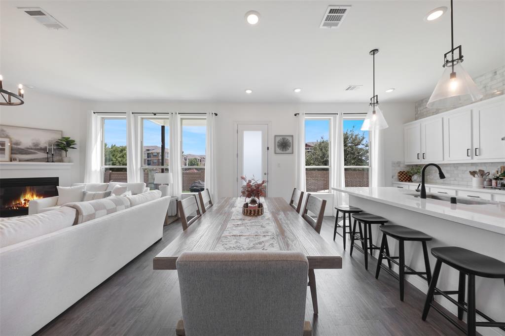 2176 Spencer Lane Carrollton, TX 75010 - Photo 7 of 33