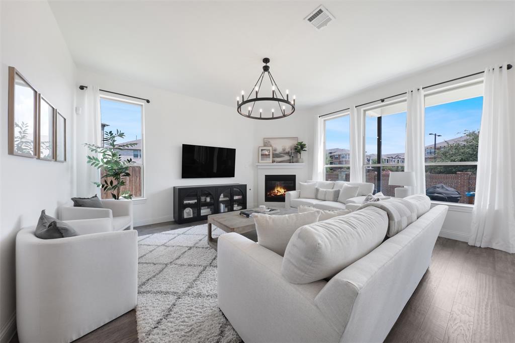 2176 Spencer Lane Carrollton, TX 75010 - Photo 9 of 33