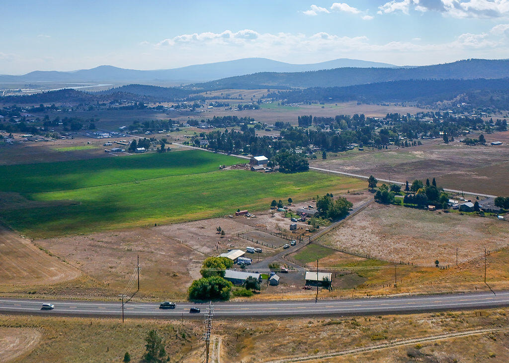 2137 Orindale Road Klamath Falls, OR 97601 - Photo 26 of 31 DJI_20250912152435_0009_D