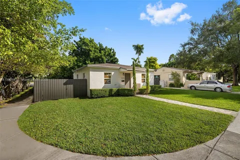 $690,000 | 6395 Southwest 41st Street, South Miami, FL 33155