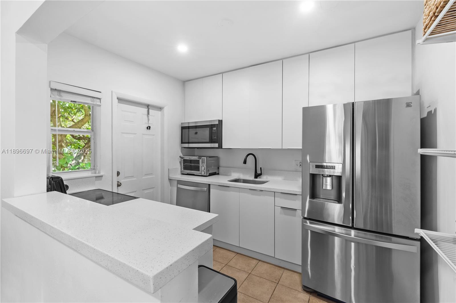 6395 Southwest 41st Street South Miami, FL 33155 - Photo 9 of 14