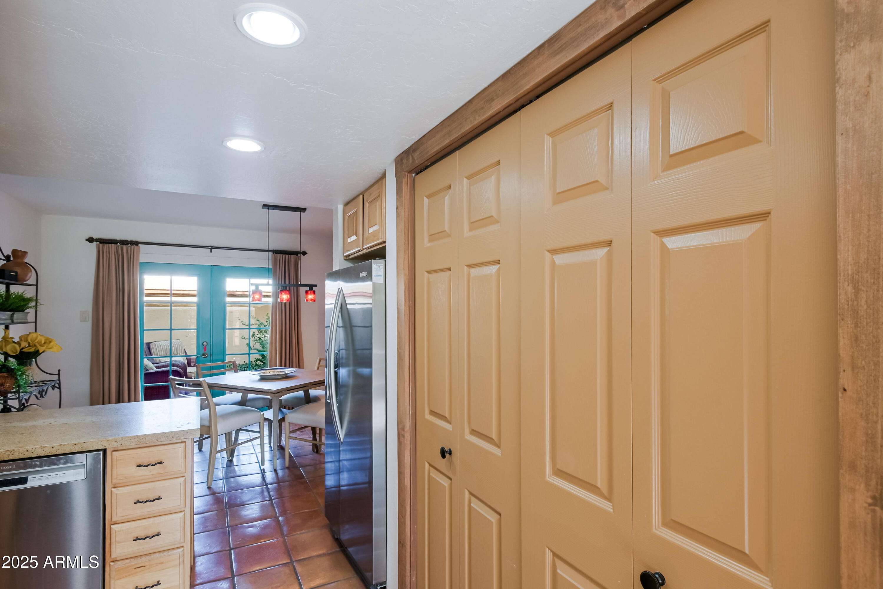 6150 North Scottsdale Road, Unit 1 Paradise Valley, AZ 85253 - Photo 14 of 41 Kitchen/laundry