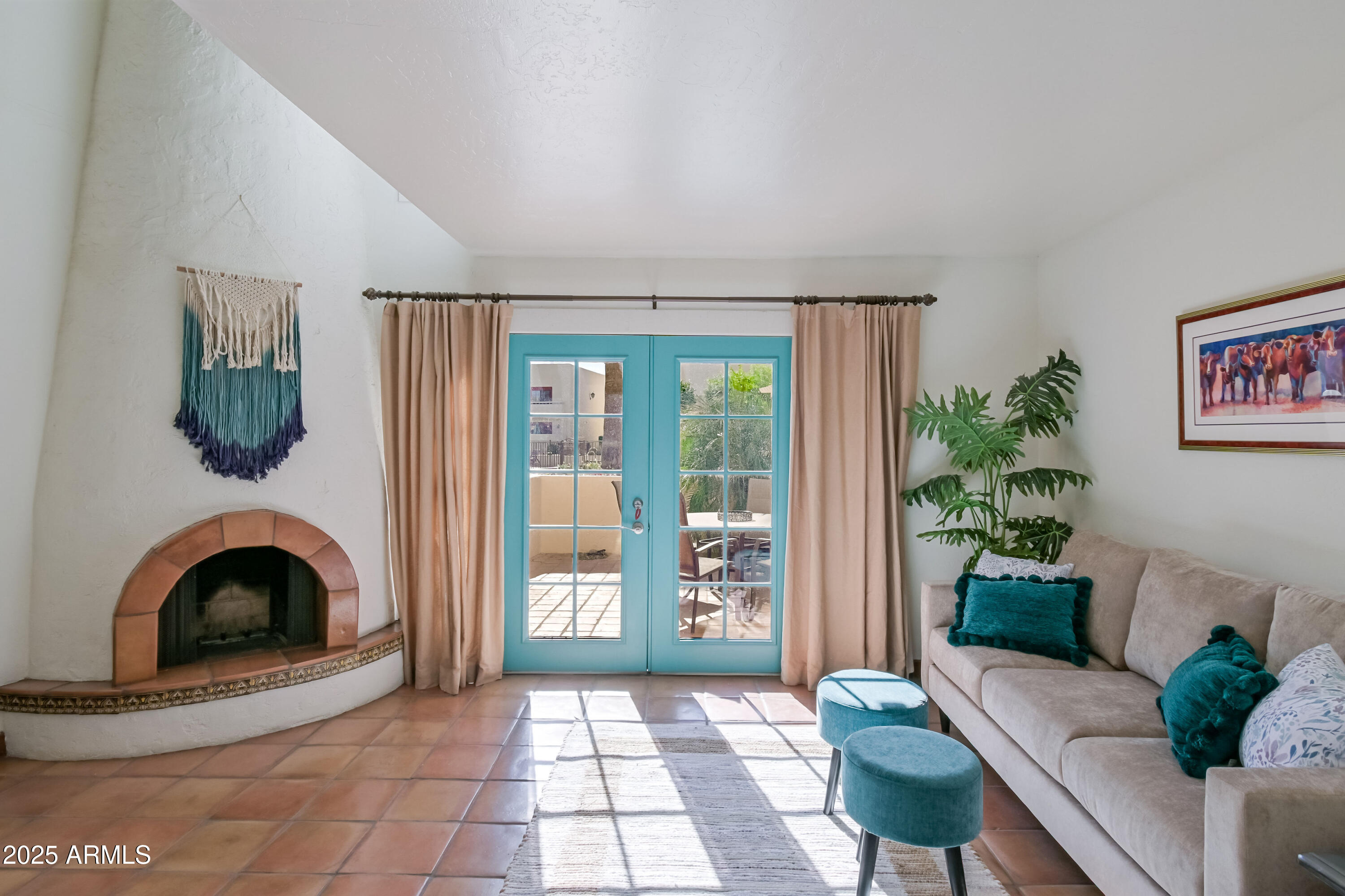 6150 North Scottsdale Road, Unit 1 Paradise Valley, AZ 85253 - Photo 4 of 41 LivingRoom