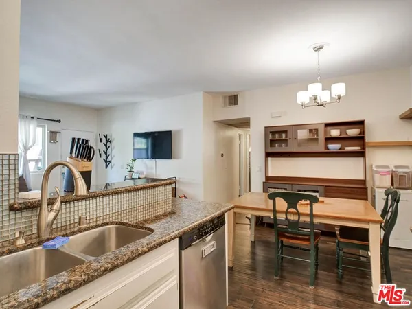 $469,000 | 110 Maegan Place, Unit 2, Thousand Oaks, CA 91362