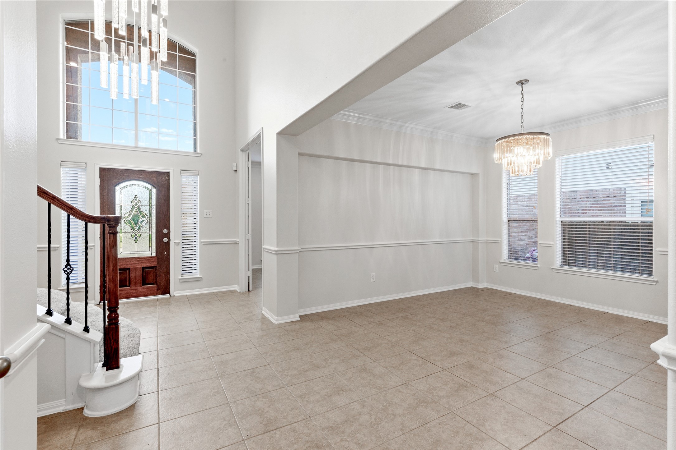 6211 Stone Hill Road Spring, TX 77389 - Photo 5 of 43 an empty room with windows and entryway