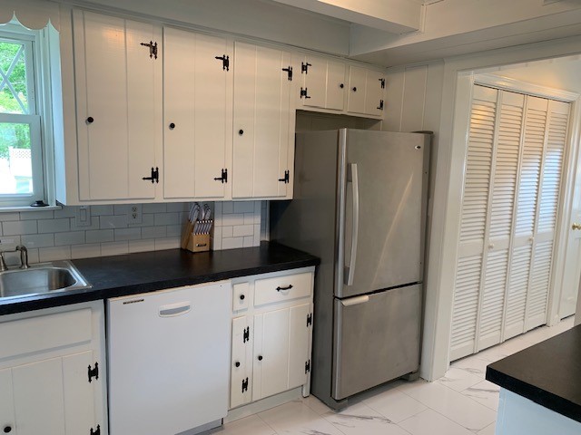 154 Andrew Comstock Road Warwick, RI 02886 - Photo 12 of 27