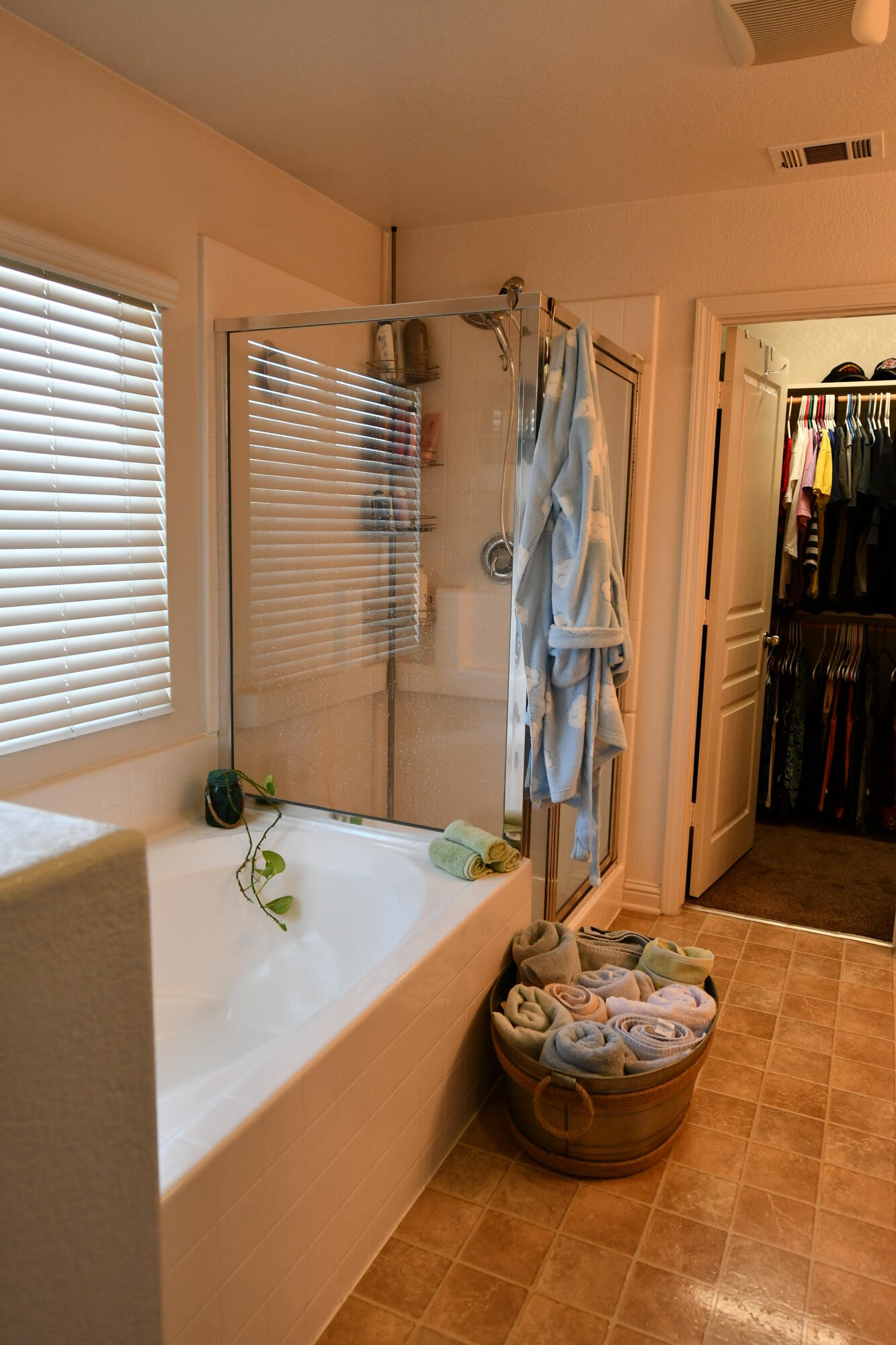 2316 Point Sal Loop Lompoc, CA 93436 - Photo 28 of 36 a bathroom with a tub