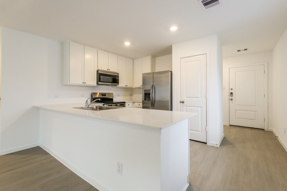 605 Craven Street Conroe, TX 77316 - Photo 7 of 17