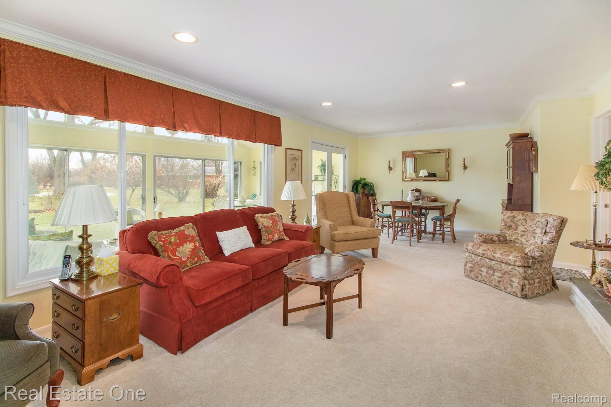 976 South Reading Road Bloomfield Hills, MI 48304 - Photo 4 of 38 Formal Living Room