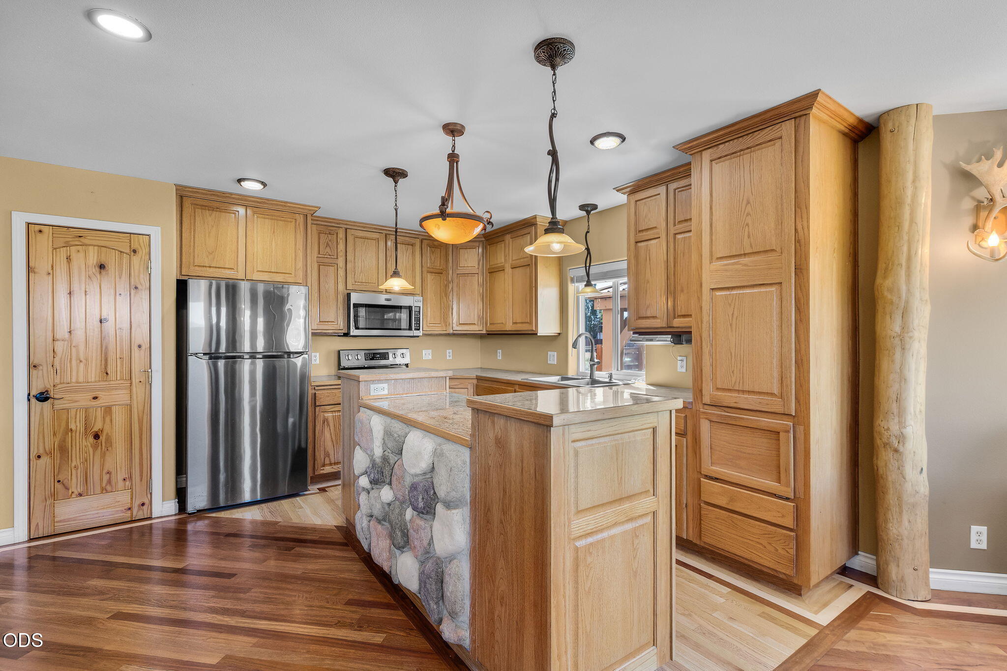 66967 Lance Road Bend, OR 97703 - Photo 12 of 58
