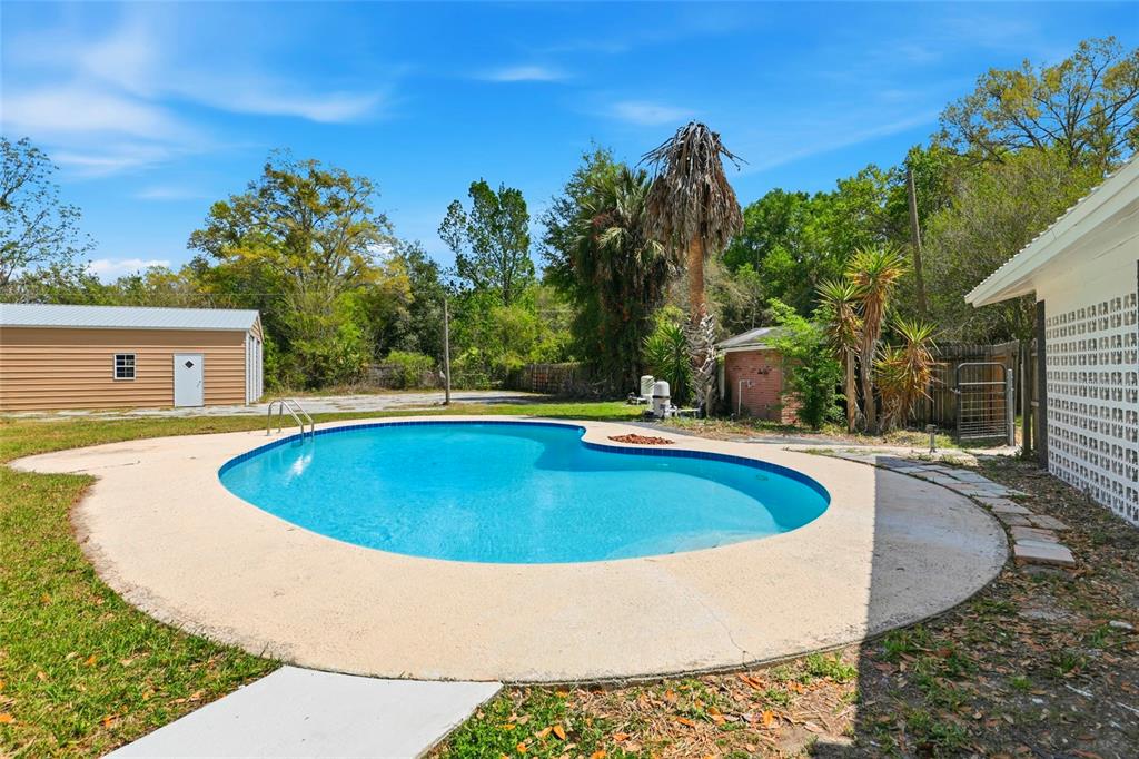 980 Southwest 105th Street Trenton, FL 32693 - Photo 33 of 43 a view of outdoor space yard swimming pool and patio