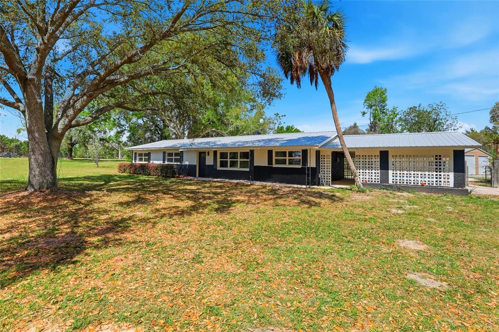 980 Southwest 105th Street Trenton, FL 32693 - Photo 39 of 43 a front view of a house with a garden