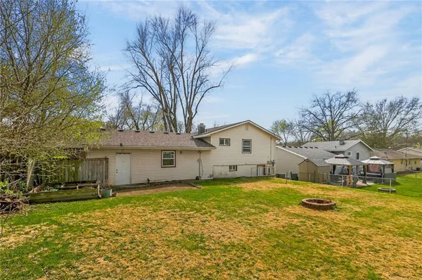 $255,000 | 822 Sherrill Avenue, Liberty, MO 64068