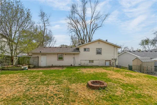 $255,000 | 822 Sherrill Avenue, Liberty, MO 64068