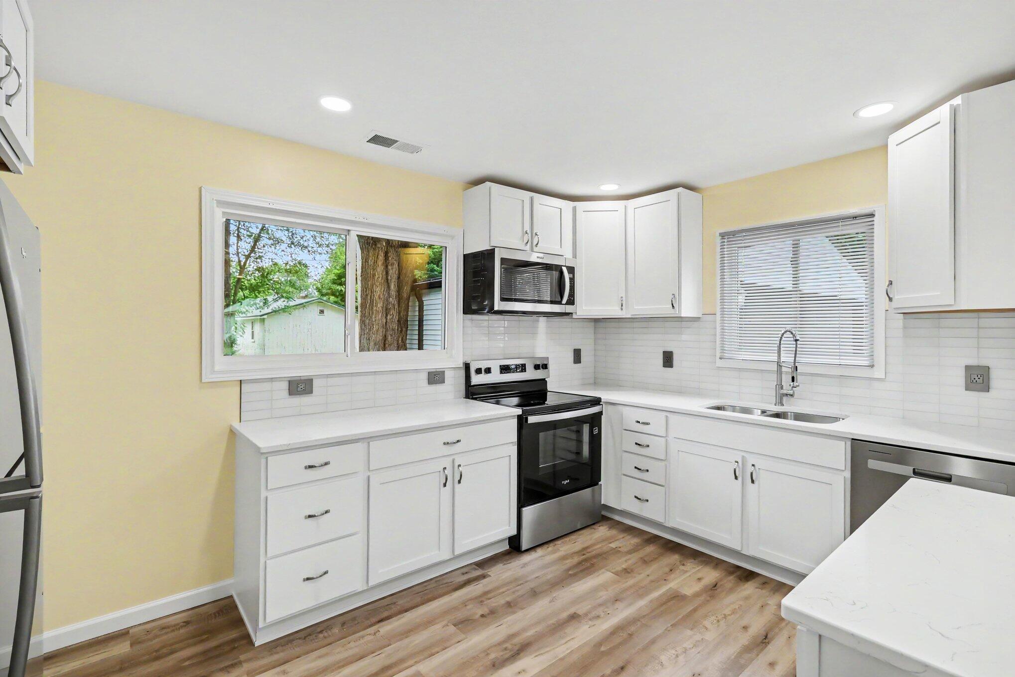 709 11th Street Three Rivers, MI 49093 - Photo 7 of 25 007_file_7806