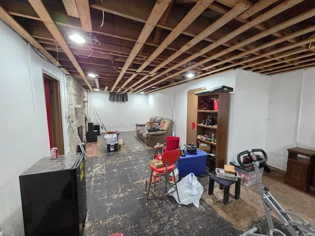 $185,000 | 401 North 1st Street, Owensville, IN 47665