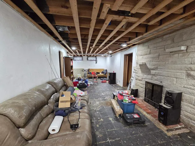 $185,000 | 401 North 1st Street, Owensville, IN 47665