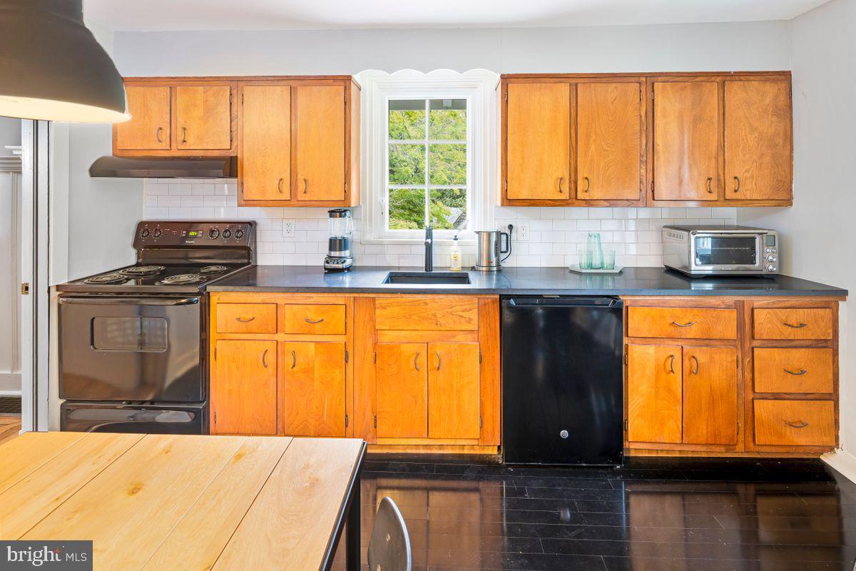 30 West Bells Mill Road Philadelphia, PA 19118 - Photo 30 of 38