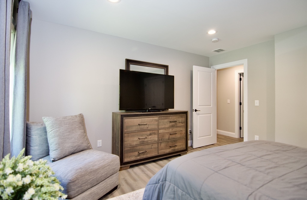 103 Oak Hollow Road Springfield, MA 01128 - Photo 32 of 42