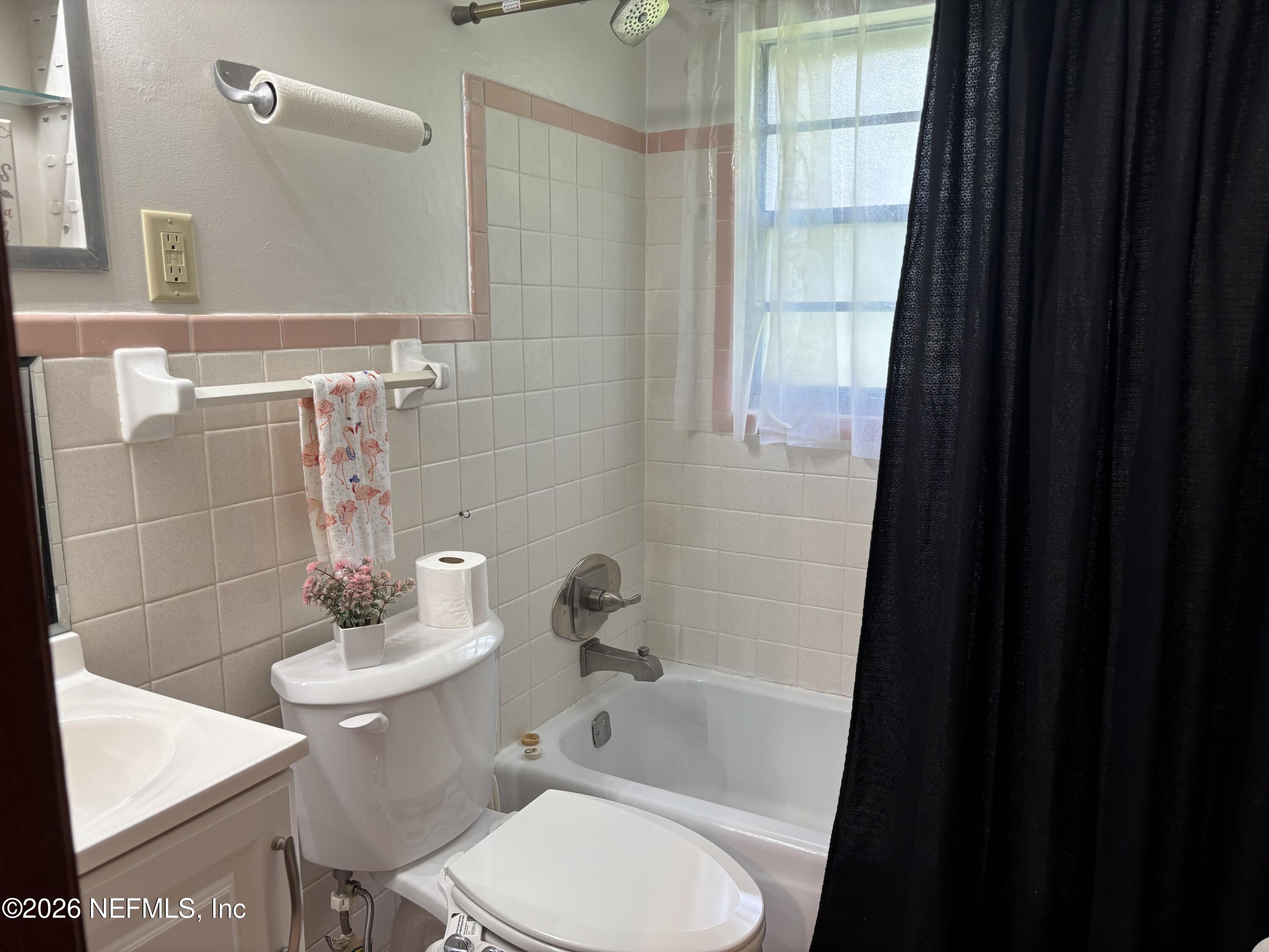 1644 Lessard Circle Jacksonville, FL 32208 - Photo 10 of 26 Hall Bath