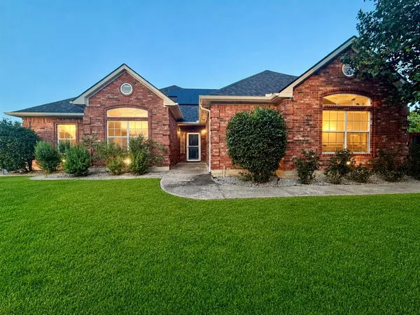 $2,300 | 101 East Arapaho Street, Sherman, TX 75092