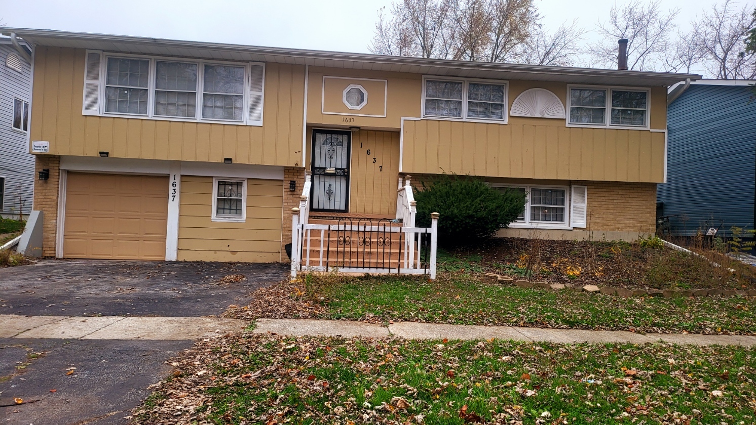 1637 215th Place Sauk Village, IL 60411 - Photo 1 of 11 a front view of a house with a yard