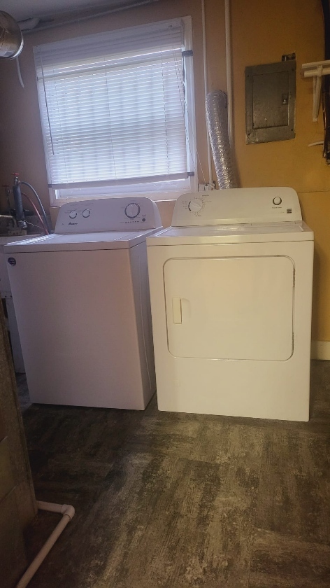 1637 215th Place Sauk Village, IL 60411 - Photo 11 of 11 a utility room with dryer and washer