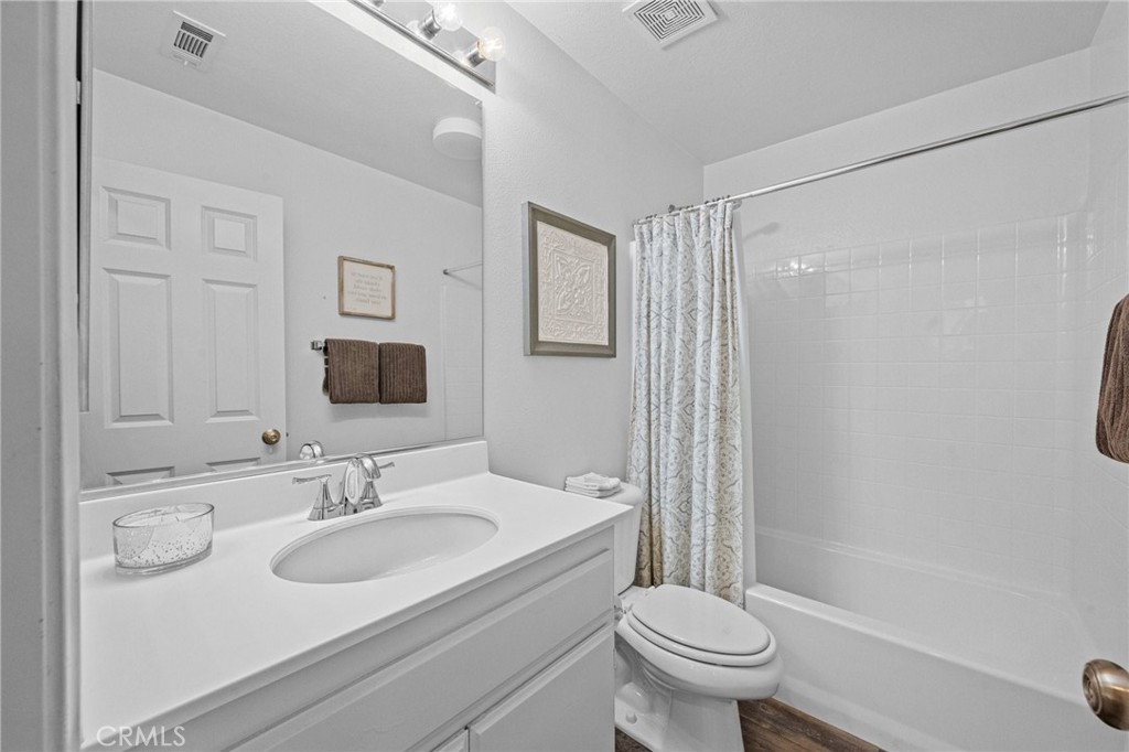 7220 Cumberland Place Rancho Cucamonga, CA 91739 - Photo 21 of 41 Full downstairs bathroom with tub/shower combo and tasteful finishes.