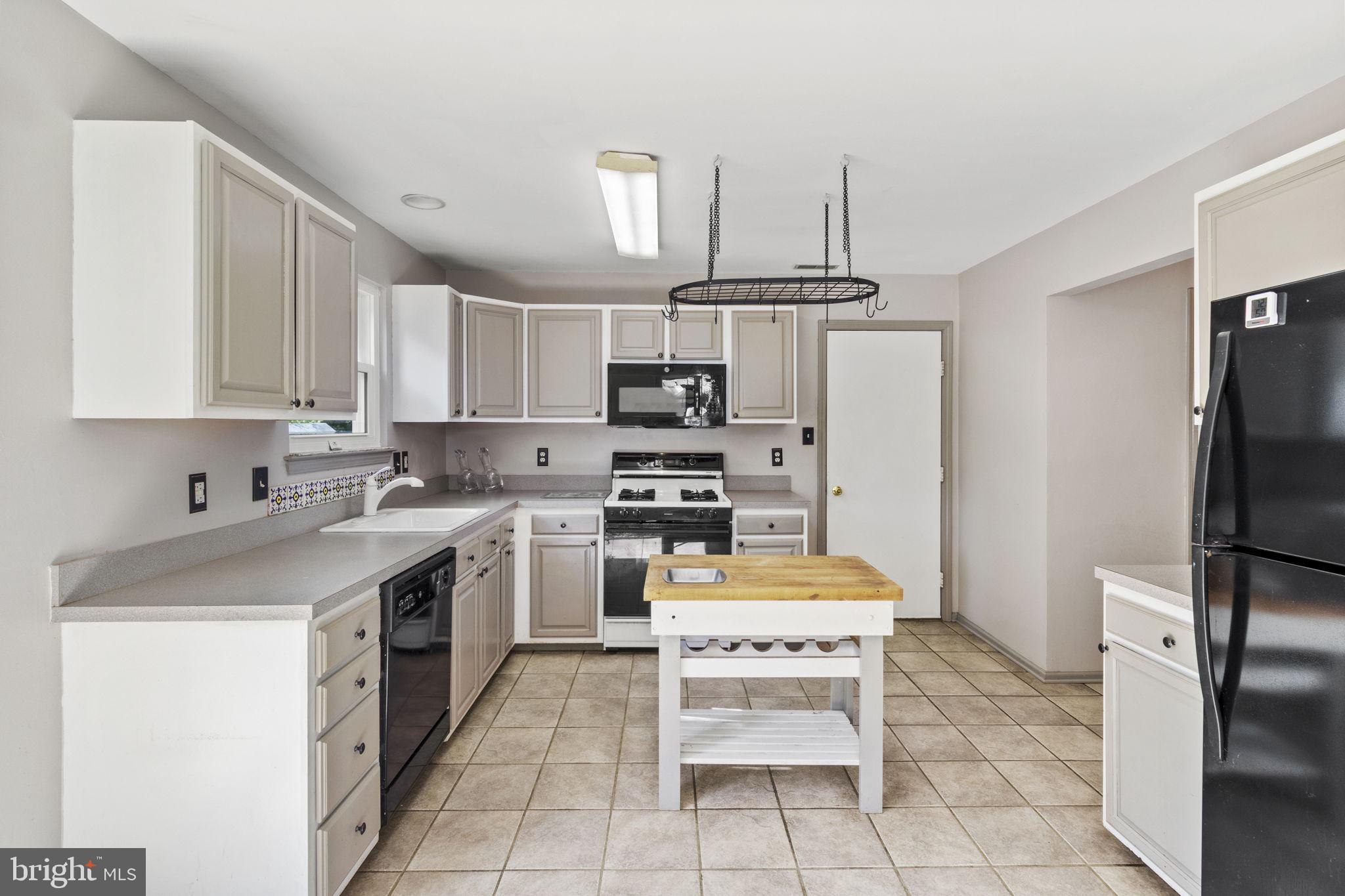 16 Wakefield Road Atco, NJ 08004 - Photo 10 of 34