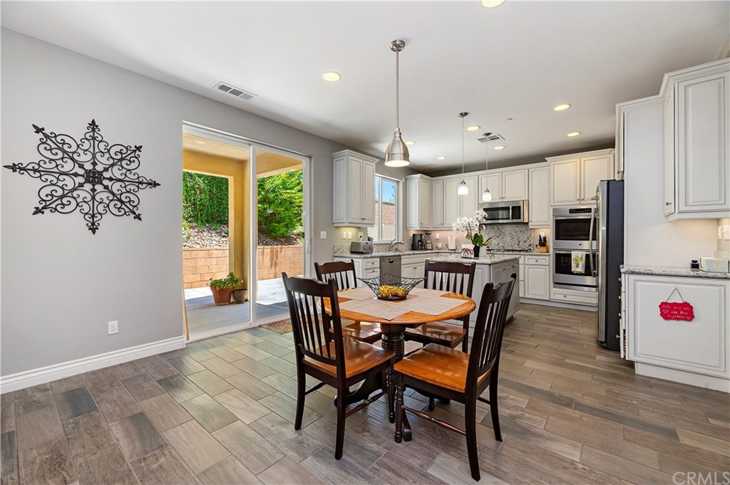 10961 Knoxville Way Riverside, CA 92503 - Photo 6 of 31