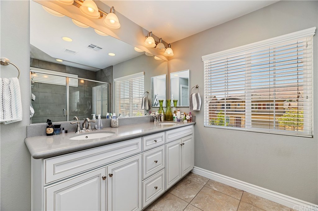 10961 Knoxville Way Riverside, CA 92503 - Photo 8 of 31