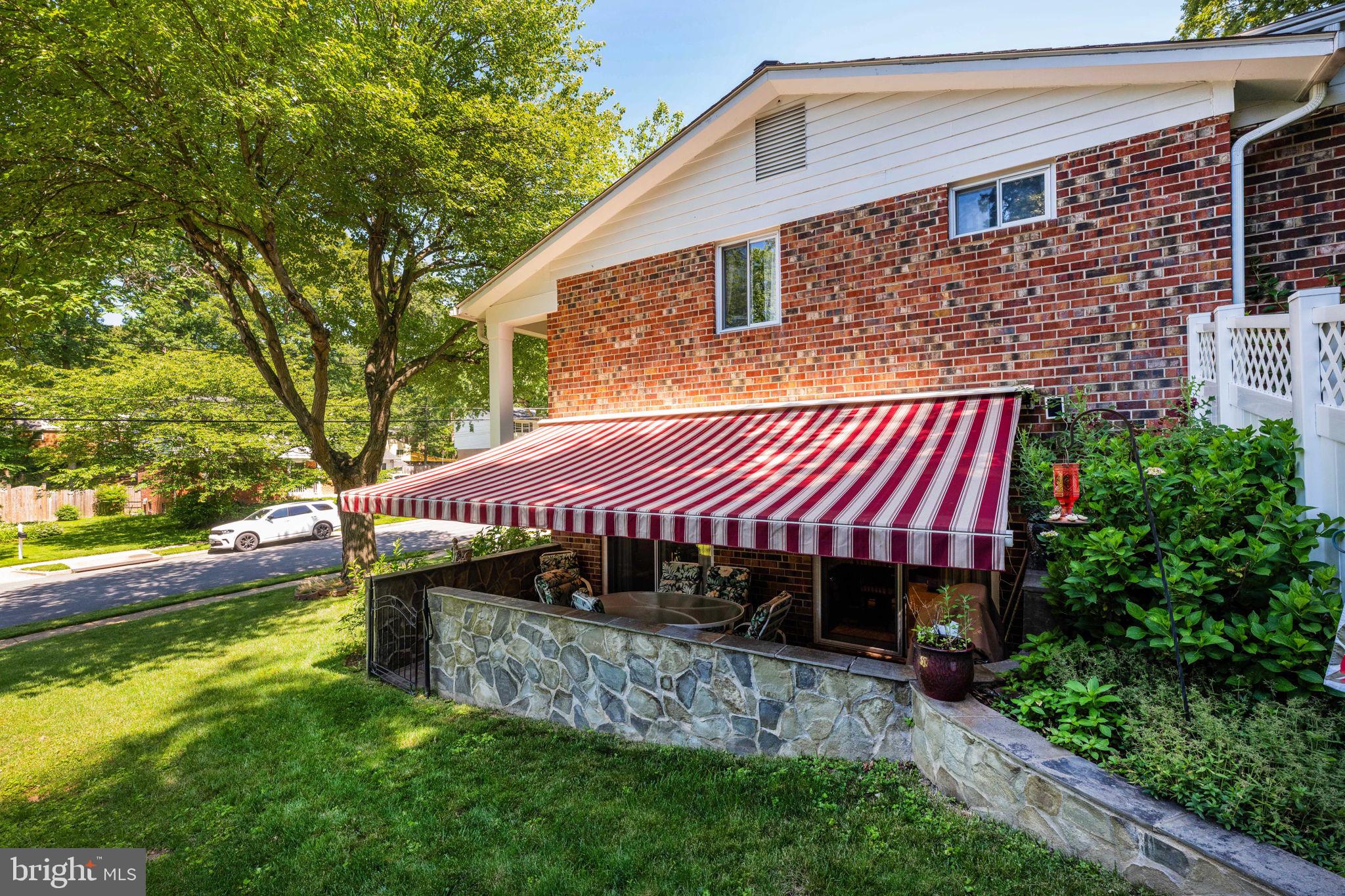 6813 Landor Lane Springfield, VA 22152 - Photo 59 of 60 retractable awning