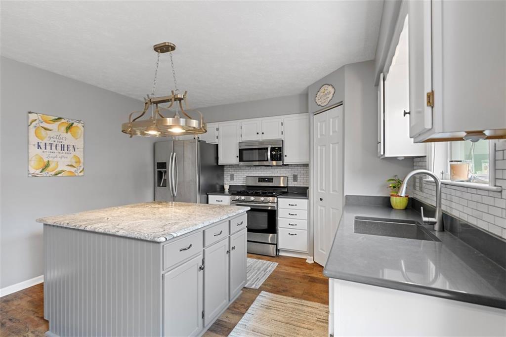 53 Peters Road Greensburg, PA 15601 - Photo 9 of 44 Granite and Quartz Counters