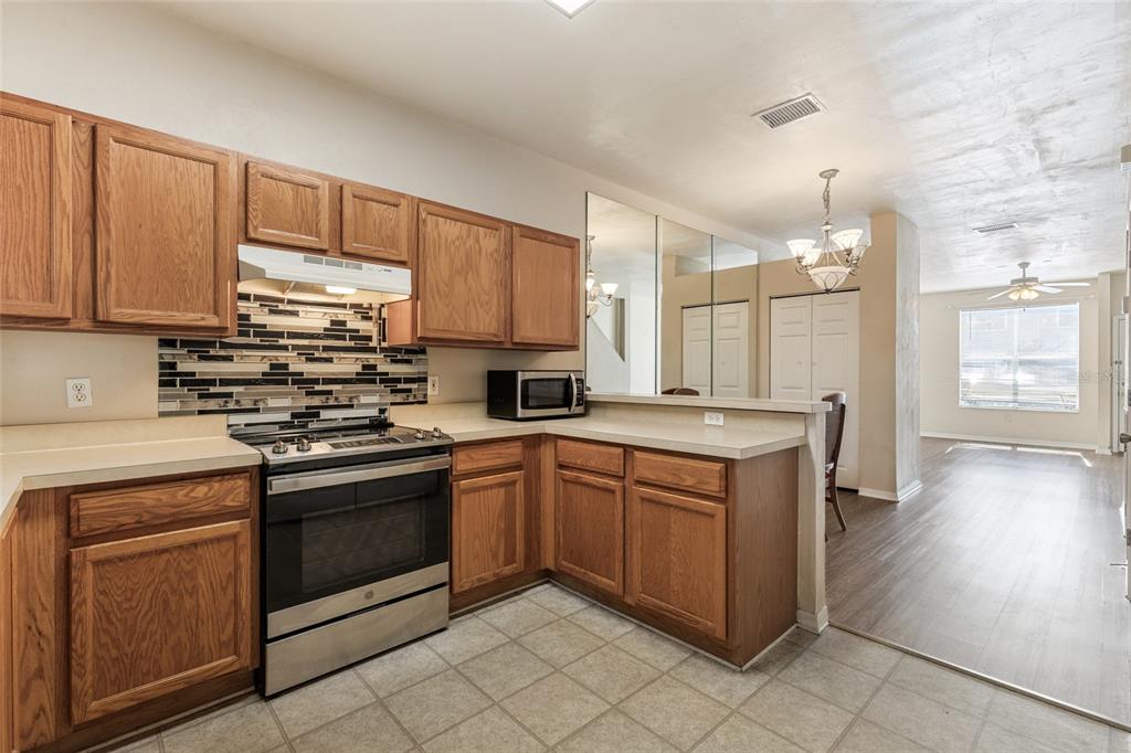 3901 Southwest 20th Avenue, Unit 806 Gainesville, FL 32607 - Photo 9 of 18