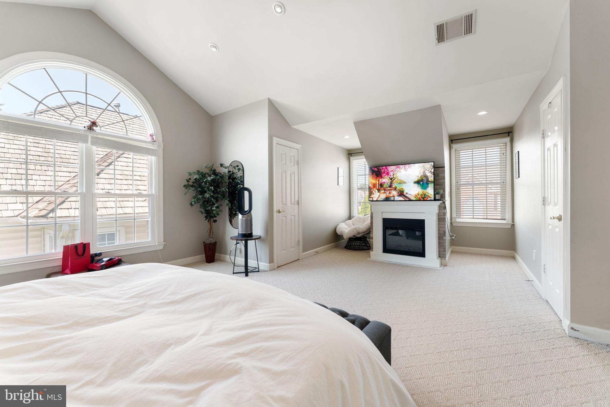 2113 Arrowleaf Drive Vienna, VA 22182 - Photo 24 of 40 a bedroom with a bed and a large window