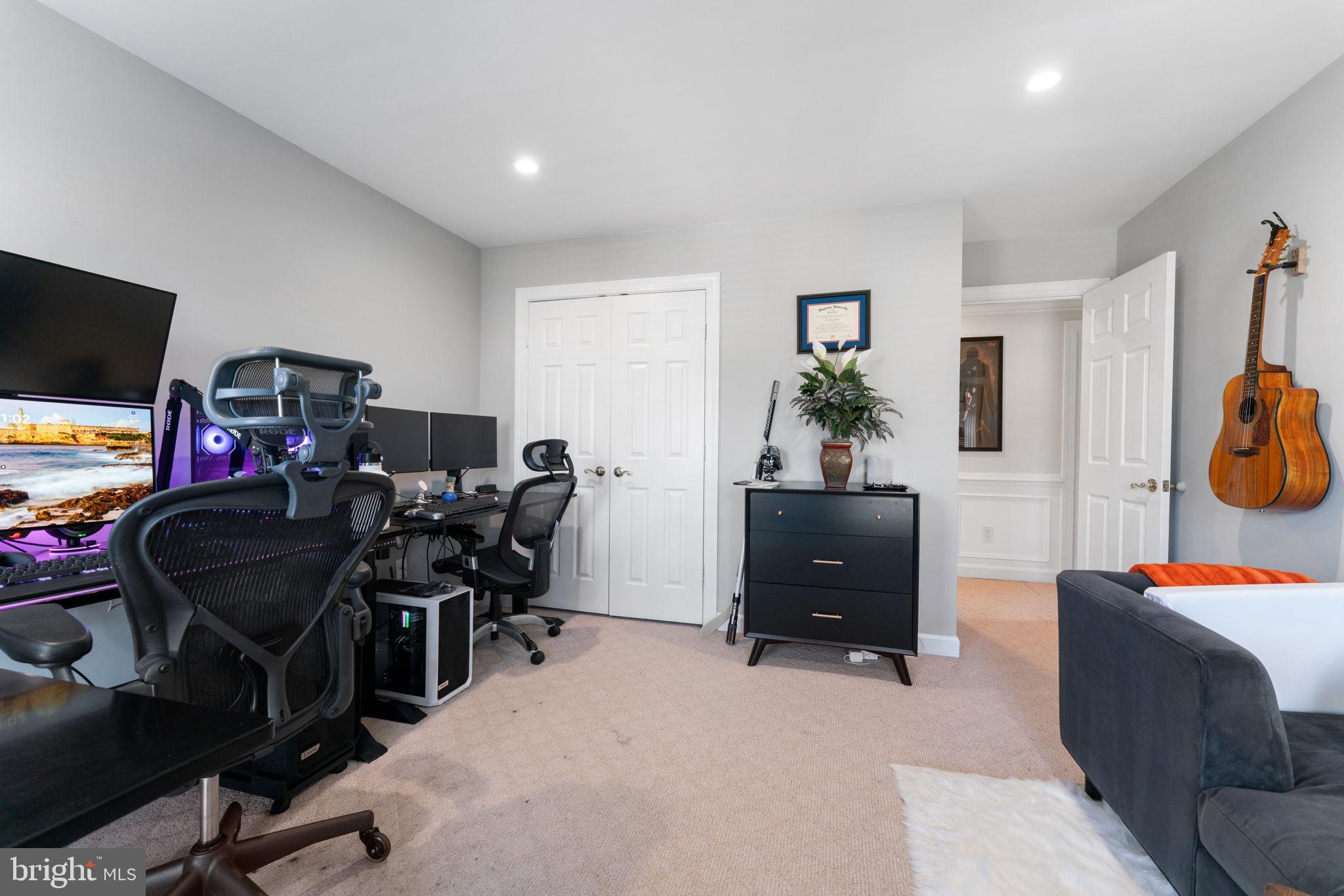 2113 Arrowleaf Drive Vienna, VA 22182 - Photo 33 of 40 a living room with furniture and a flat screen tv