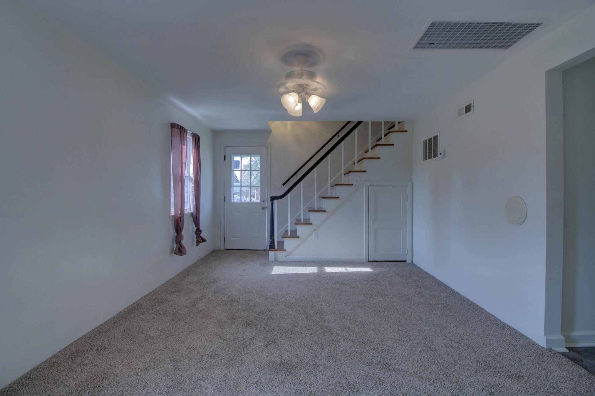420 Fieldale Road Northeast Roanoke, VA 24012 - Photo 4 of 15 004-216494-IMG_9496_497_498_499_500_501_