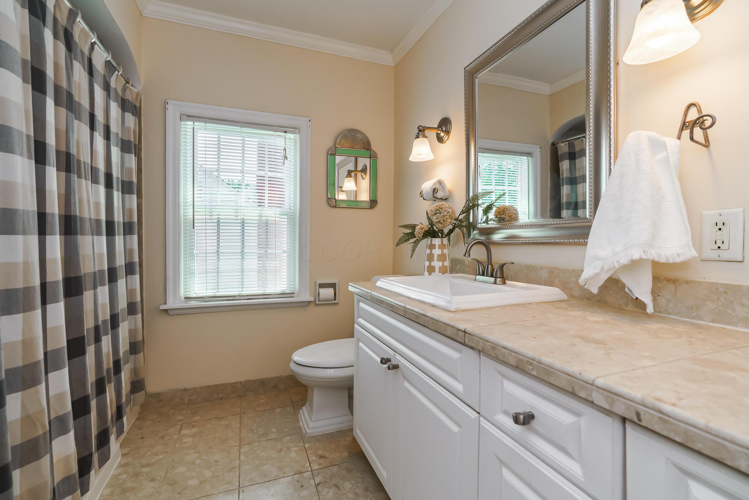 1010 Vernon Road Columbus, OH 43209 - Photo 27 of 47 Full Bath
