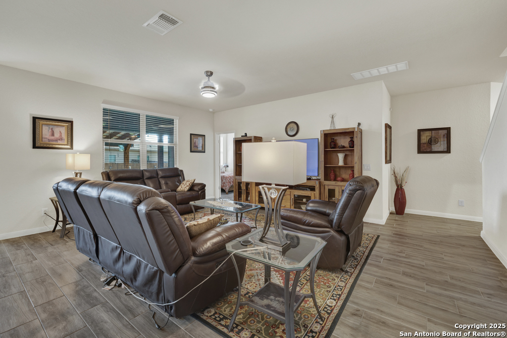412 Sika Way Schertz, TX 78108 - Photo 10 of 49