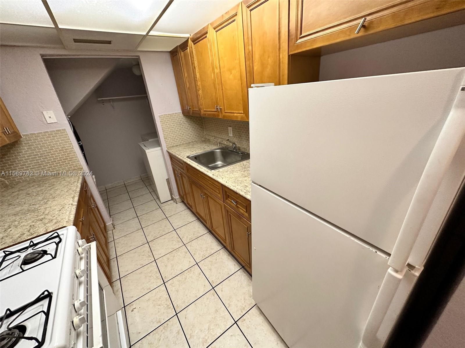 a view of a utility room with washer and dryer