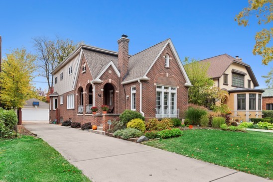 218 Berry Parkway Park Ridge, IL 60068 - Photo 1 of 26 Gallery Image 1