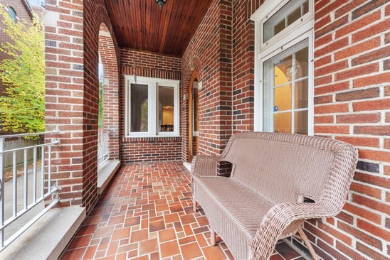218 Berry Parkway Park Ridge, IL 60068 - Photo 2 of 26 Gallery Image 2