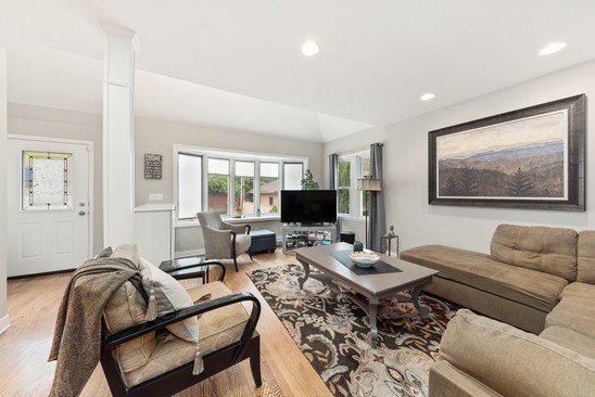 218 Berry Parkway Park Ridge, IL 60068 - Photo 11 of 26 Gallery Image 11