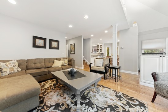 218 Berry Parkway Park Ridge, IL 60068 - Photo 12 of 26 Gallery Image 12