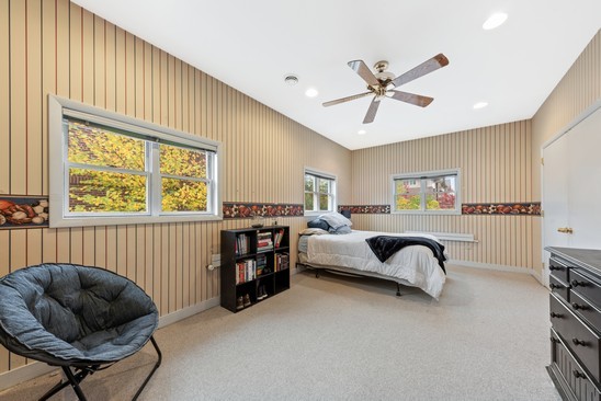 218 Berry Parkway Park Ridge, IL 60068 - Photo 16 of 26 Gallery Image 16
