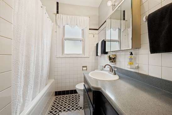 218 Berry Parkway Park Ridge, IL 60068 - Photo 17 of 26 Gallery Image 17