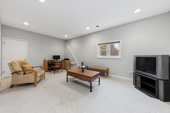 218 Berry Parkway Park Ridge, IL 60068 - Photo 20 of 26 Gallery Image 20