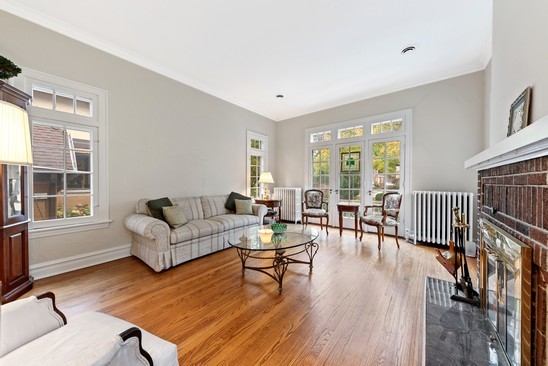 218 Berry Parkway Park Ridge, IL 60068 - Photo 5 of 26 Gallery Image 5